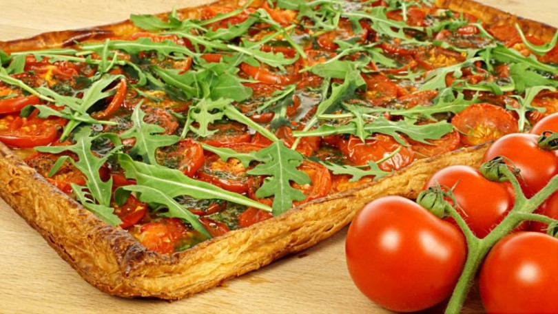 Tomatentarte mit Rucola