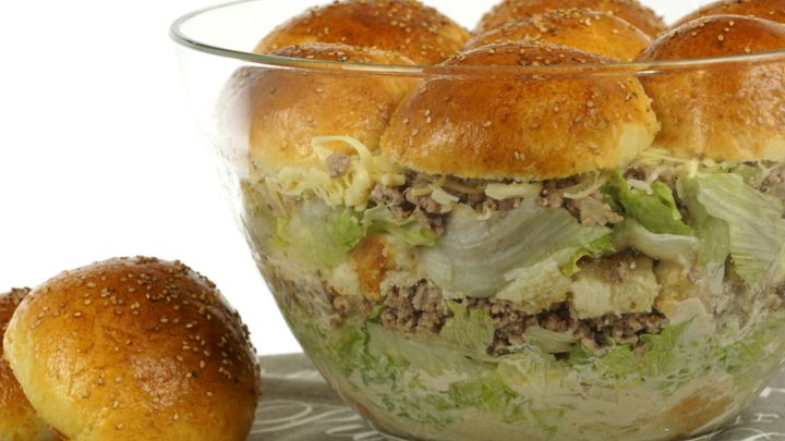 Burgersalat mit Sesam Buns