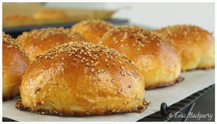Hamburger-Brötchen selbst gemacht - EvasBackparty Hamburger-Brötchen selbst gemacht - EvasBackparty