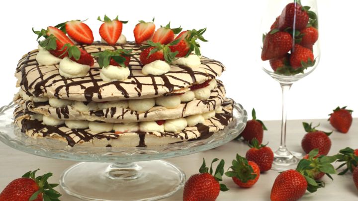 Pavlovatorte, leichte und süße Sommertorte