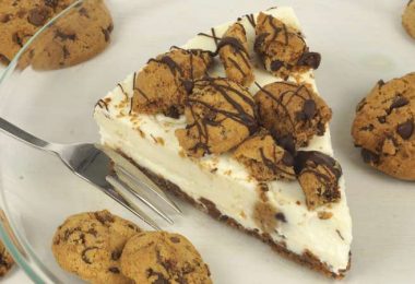 Cookie-Torte mit Cookie Dough Kugeln