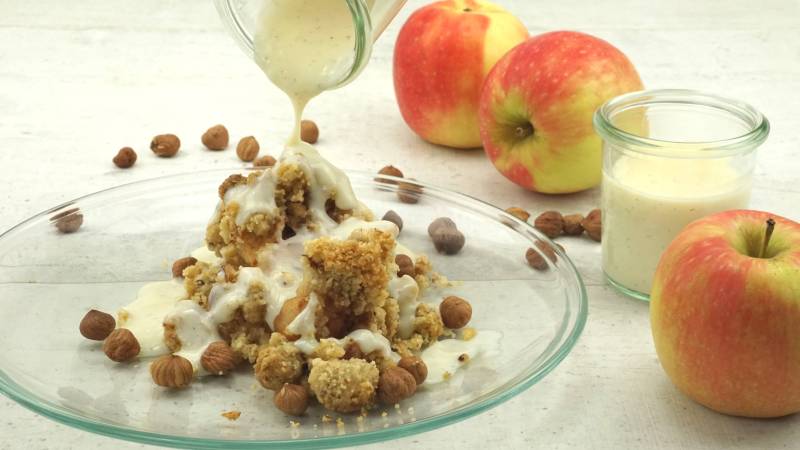 Apfel-Crumble mit Vanillesoße